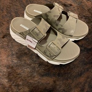 Skechers Max Cushioning Sandal